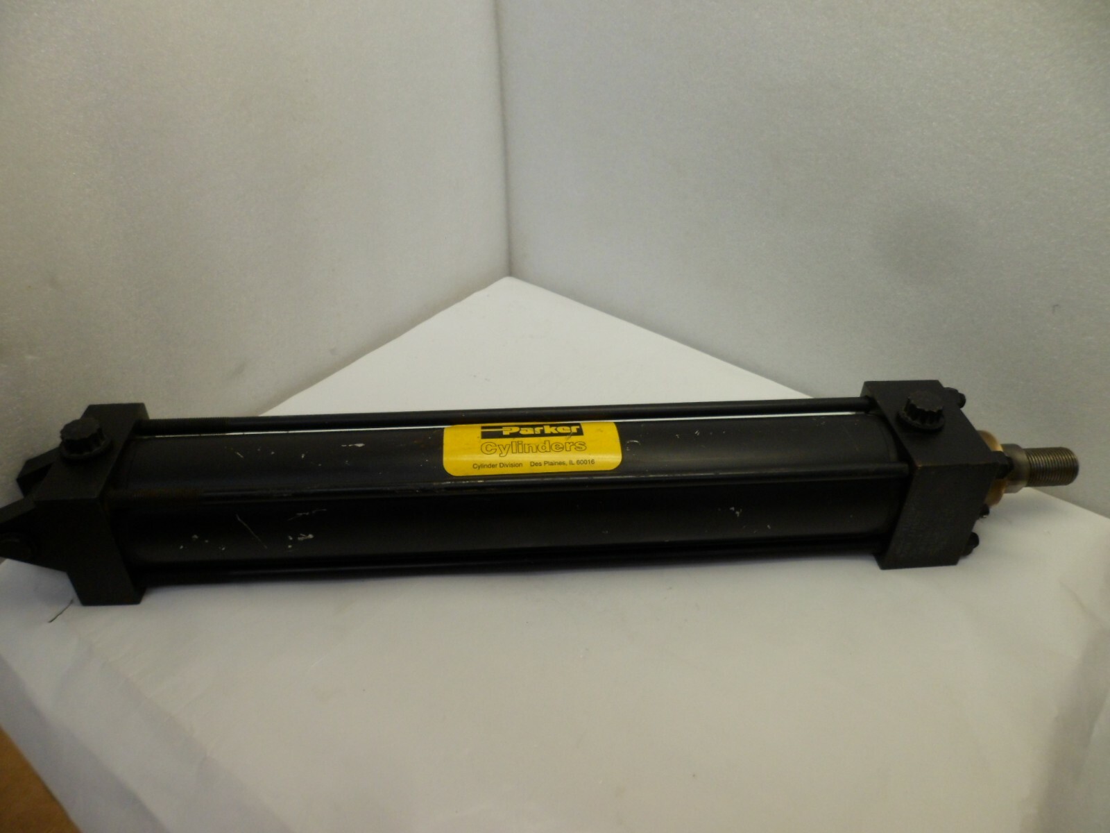 PARKER PNEUMATIC CYLINDER 02.00 CBB-MAU34AC 12.000 2″ X 12″ STK. 200 PSI. NOS