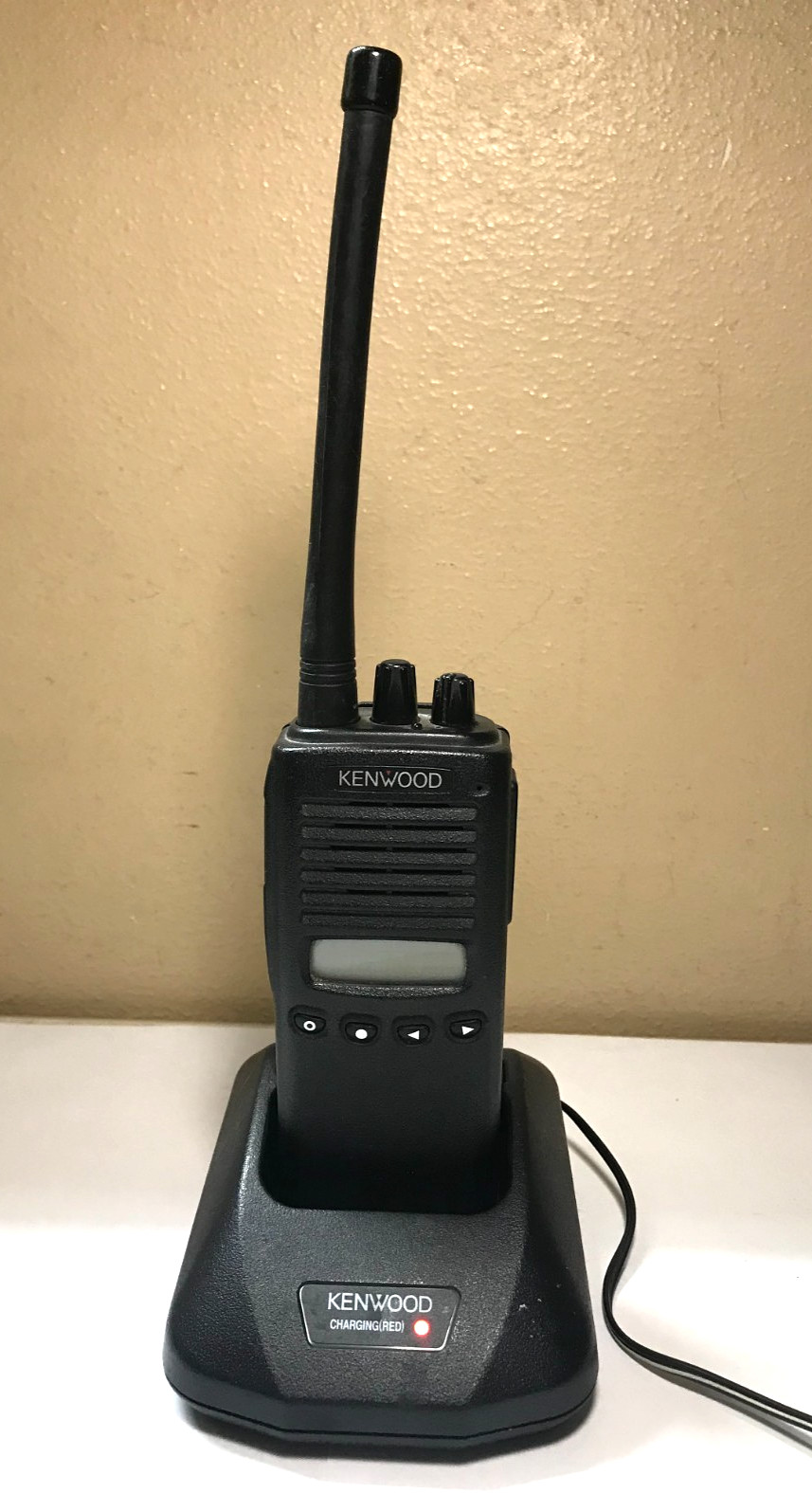 Kenwood TK-272G-1 VHF Radio 150-174 MHz 32 Channels with Charger