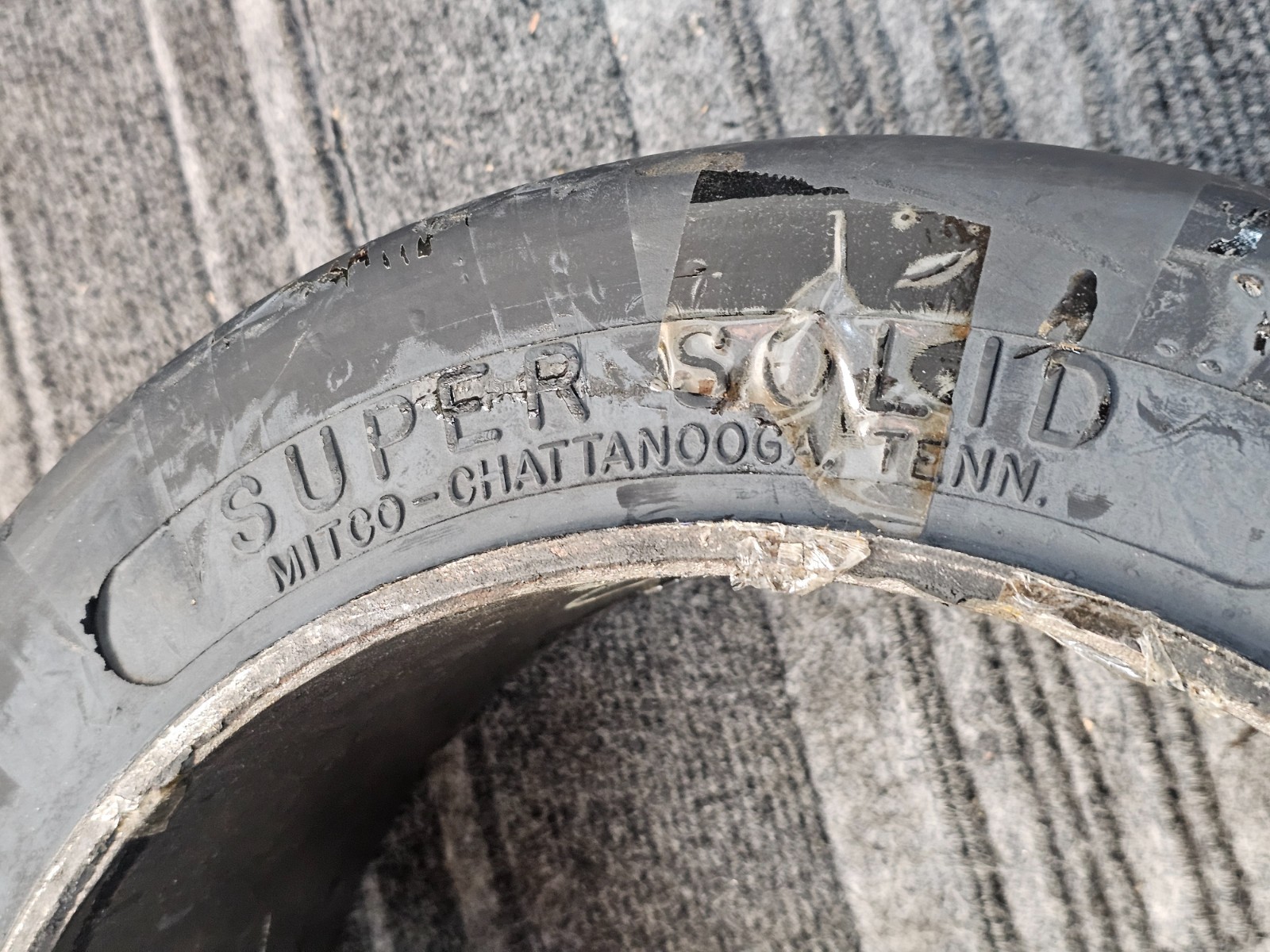 (QTY 1) Mitco Super Solid Smooth Press-On Forklift Tire 18x5x12-1/8, 253212