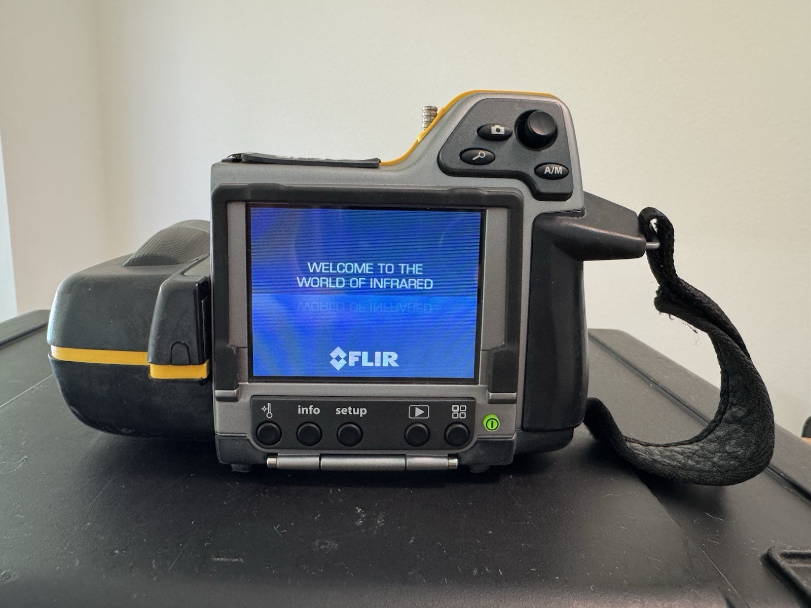 FLIR B400 Thermal Imaging Camera 320x240p -20C to 1200C (-4F to 2192F) with Case