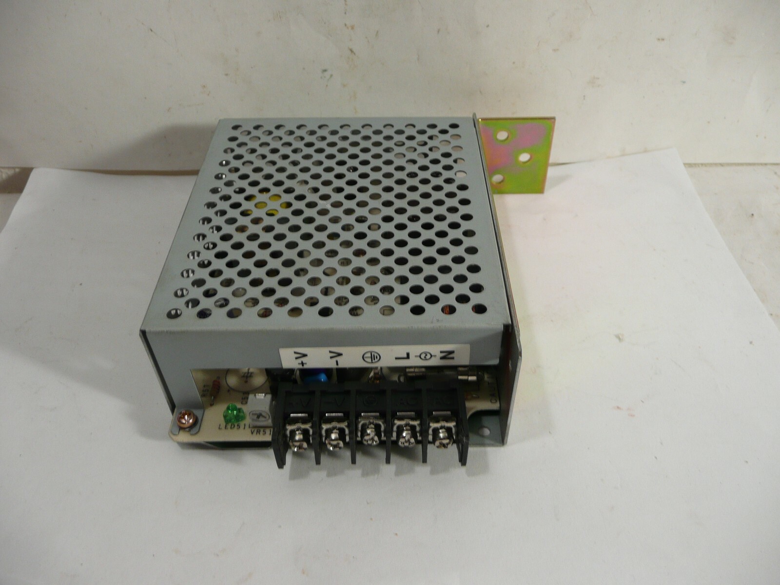 NEW OMRON S82J-02524D POWER SUPPLY INPUT AC100-240V 50/60HZ 0.8A OUT DC24V 1.1A