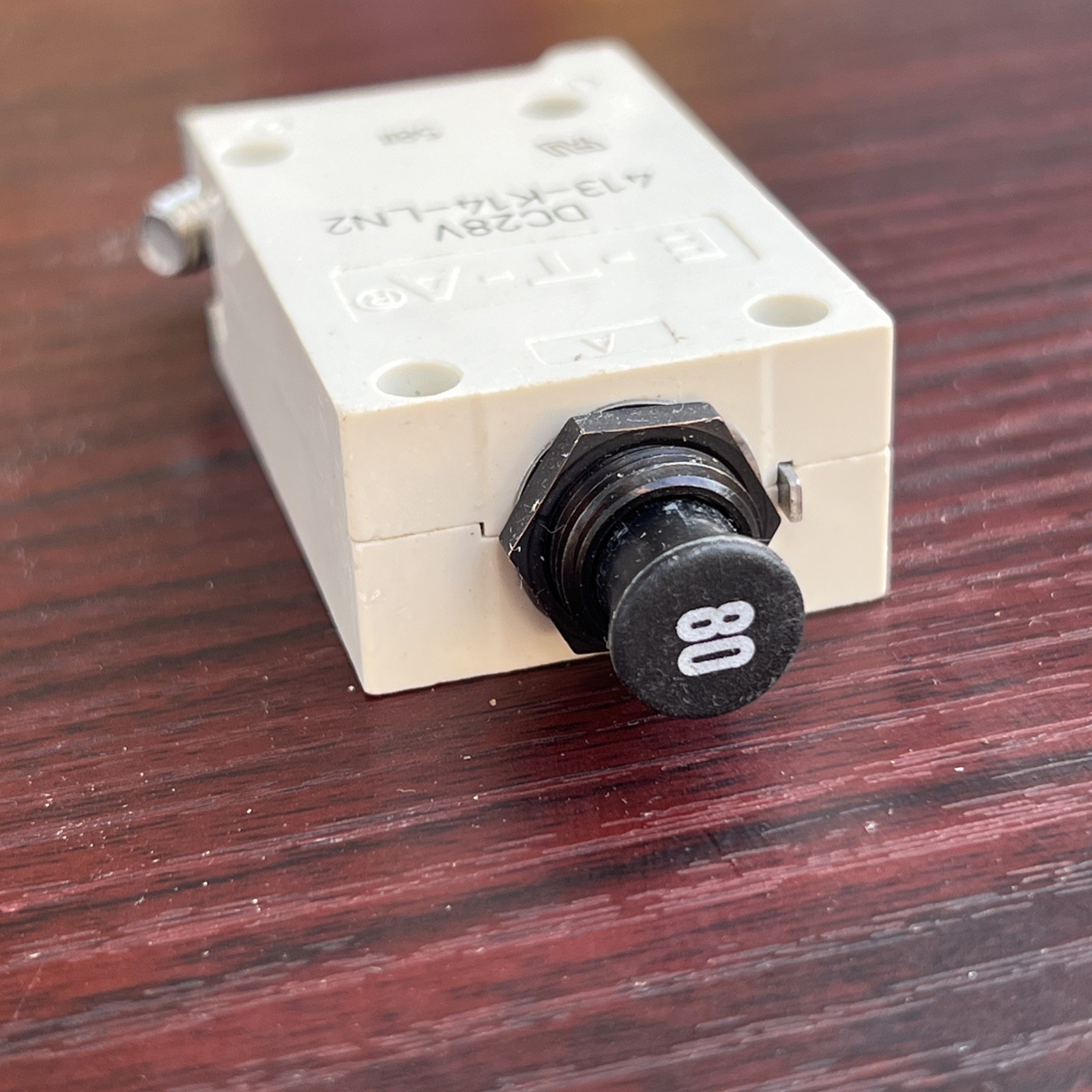 E-T-A Circuit Breaker P/N 413-k14-LN2, DC28V, ACII5V