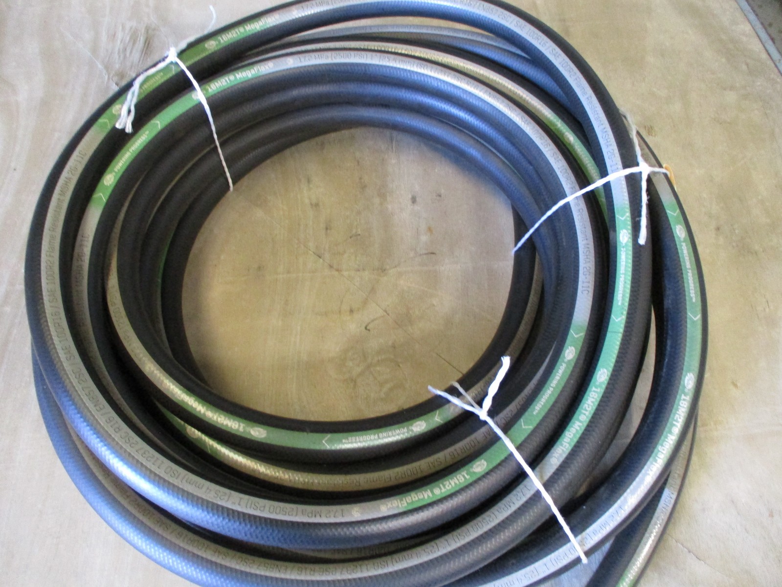 GATES HYDRAULIC HOSE 16M2T 1″ 50′ FEET TWO WIRE HOSE SAE 100R16 2500 PSI