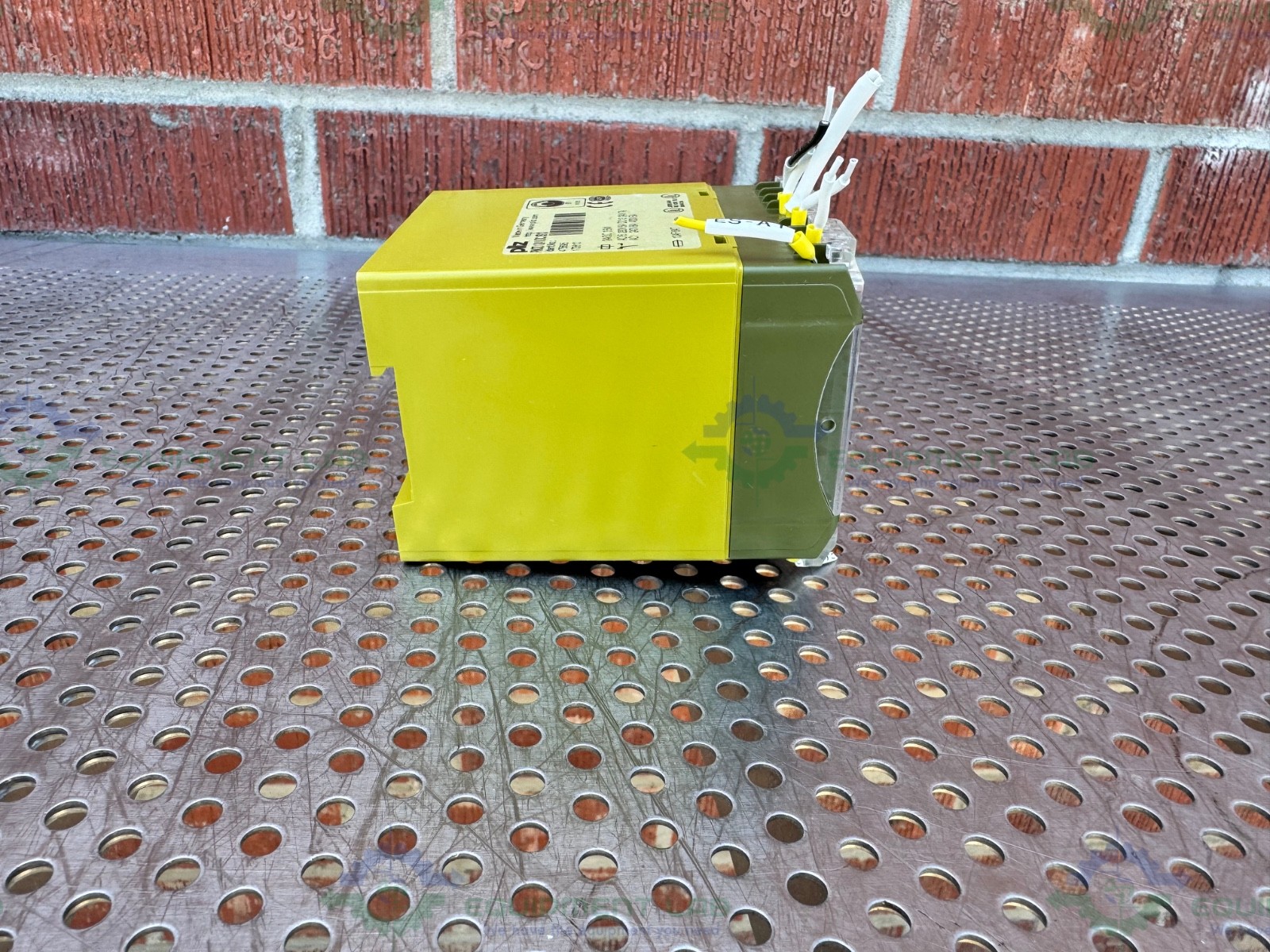Pilz PNOZ 1 3S1O 475695 Safety Relay 3.5 W, 24V DC
