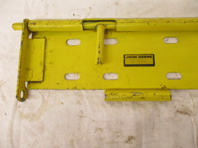 John Deere Hinge (AN30148)