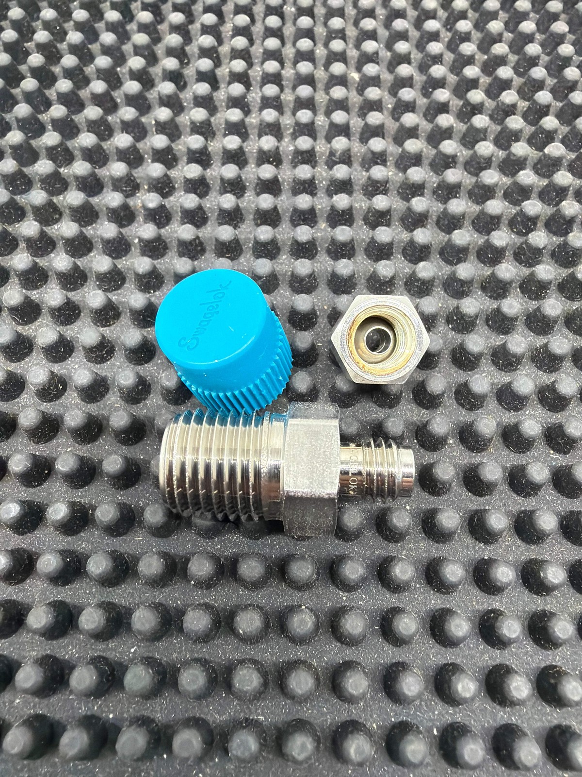 Swagelok SS-200-1-4 Male Connector 1/8″ Tube Compression x 1/4″ Male NPT 316SS