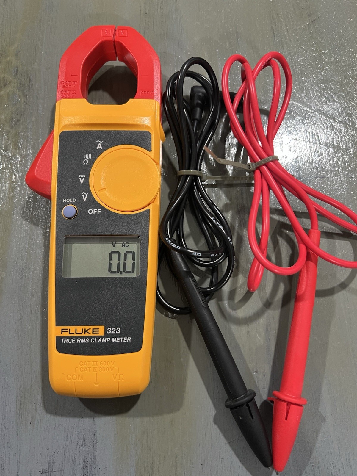 Fluke 323 Clamp Meter (4152628)/OEM FLUKE POUCH INCLUDED/SHIPS FAST!!!