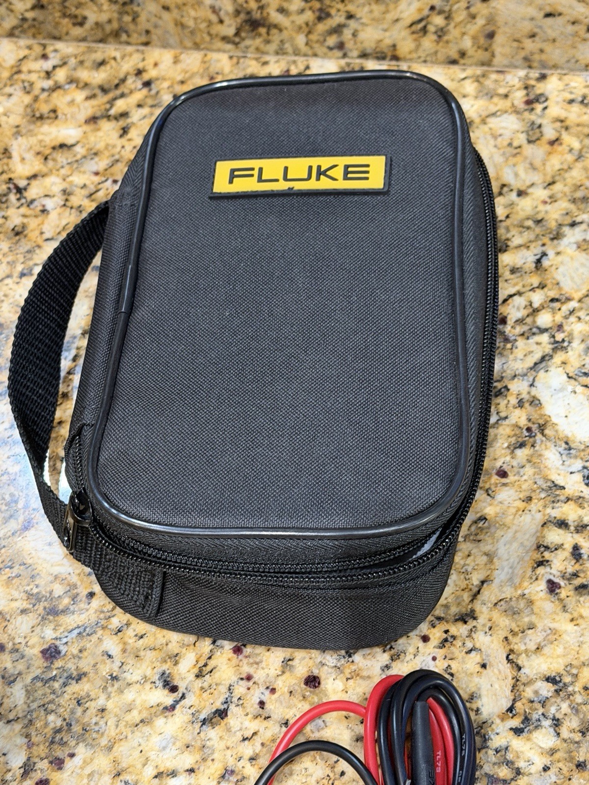 Brand New Fluke 77 – IV 4 AC/DC Digital Multimeter w/ Leads Cd & Case