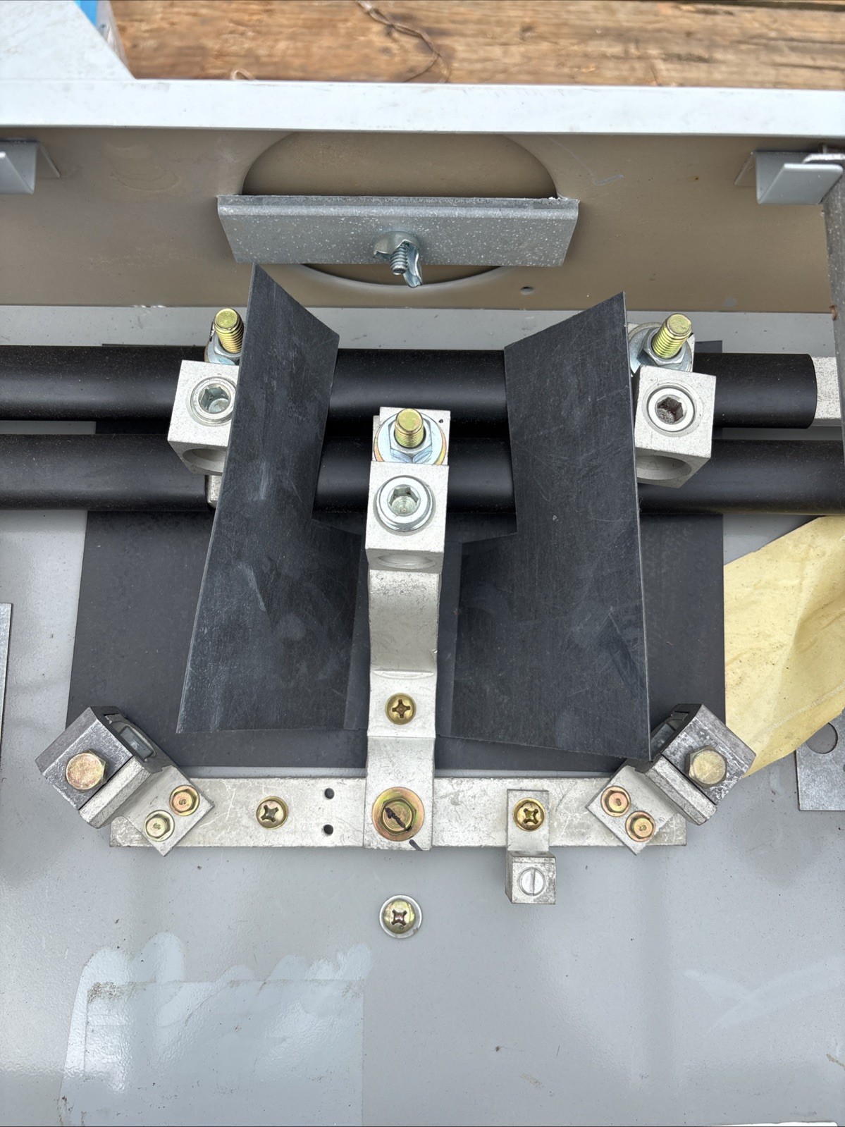 MILBANK U1252 200A DUAL METER CAN SOCKET Mfg 1998