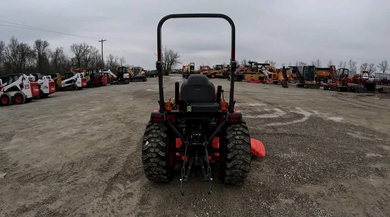 Kubota LX2620 Tractor w/ LA535 Loader & Mower Deck