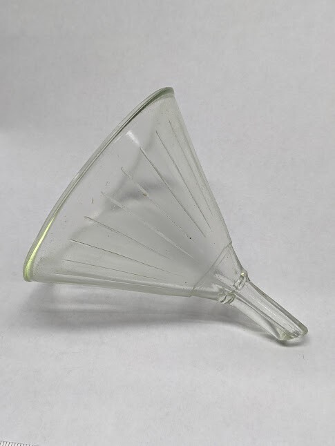 Vintage MERCER 16 oz Ribbed Glass Heavy Wall Laboratory Funnel {whse2.26A3}