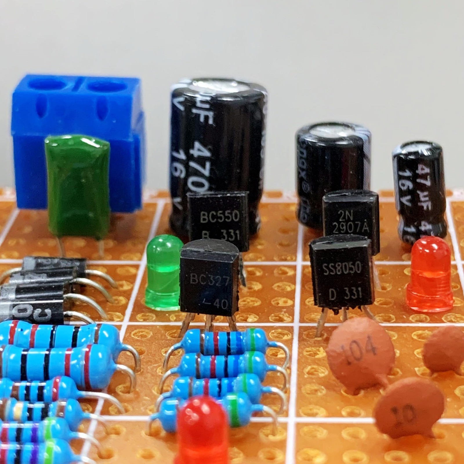 32 Values 800 Pieces Transistor Assortment Kit 2N2222 2N2907 2N3904