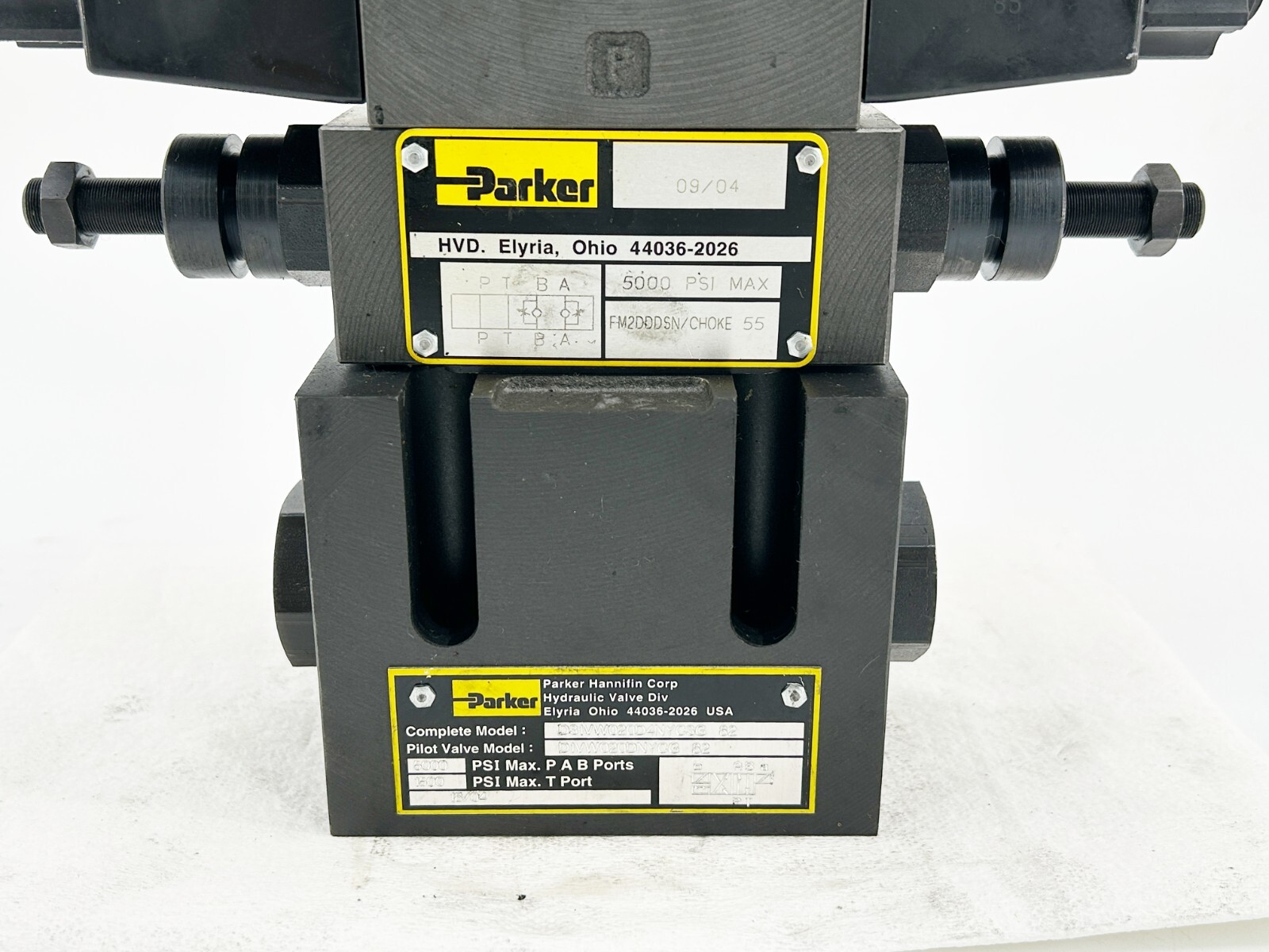 New Parker D31VW020D4NYC3G 82 Hydraulic Valve 5000PSI 0.58A 120V – No Box
