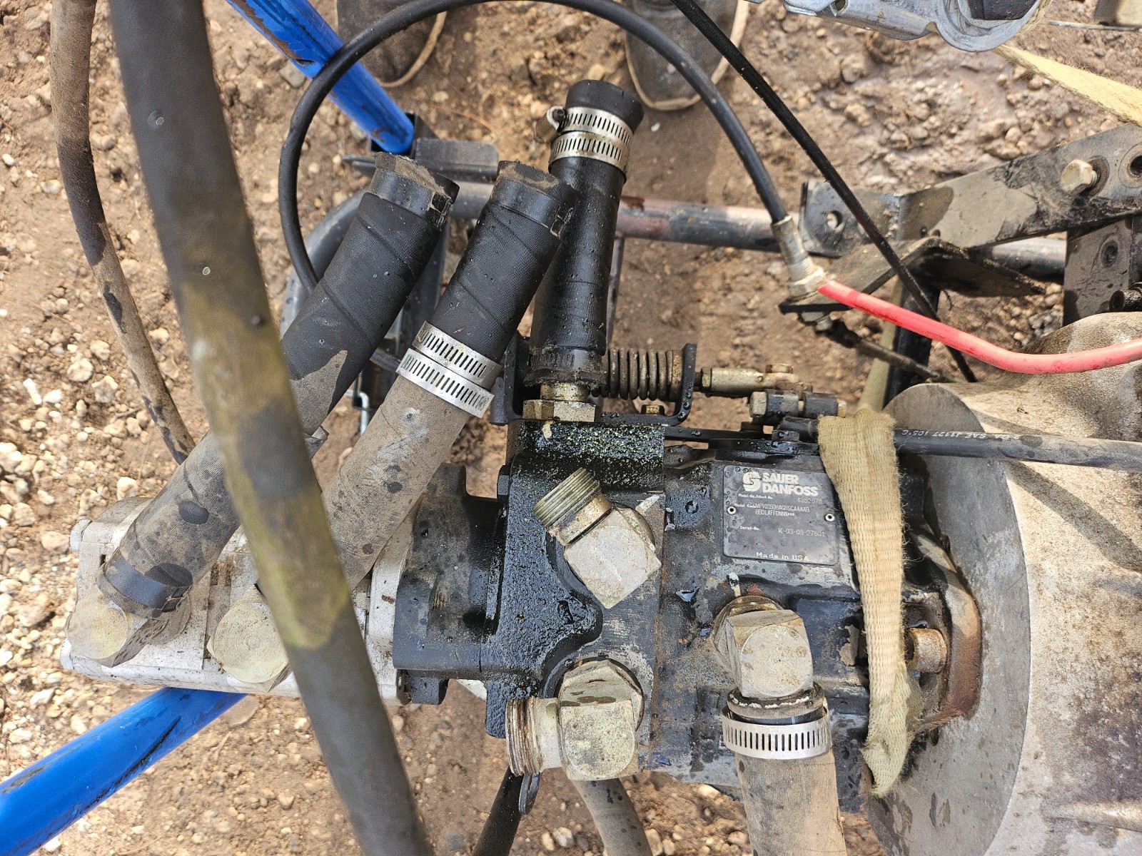 SkidSteer hydraulic pump. Danfoss/Sauer 4352078 (often listed as MPV035D)