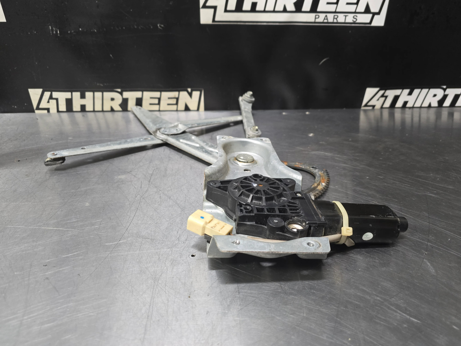 2004-06 GTO DRIVERS SIDE LH WINDOW REGULATOR ASSEMBLY W/ MOTOR – OEM #N12