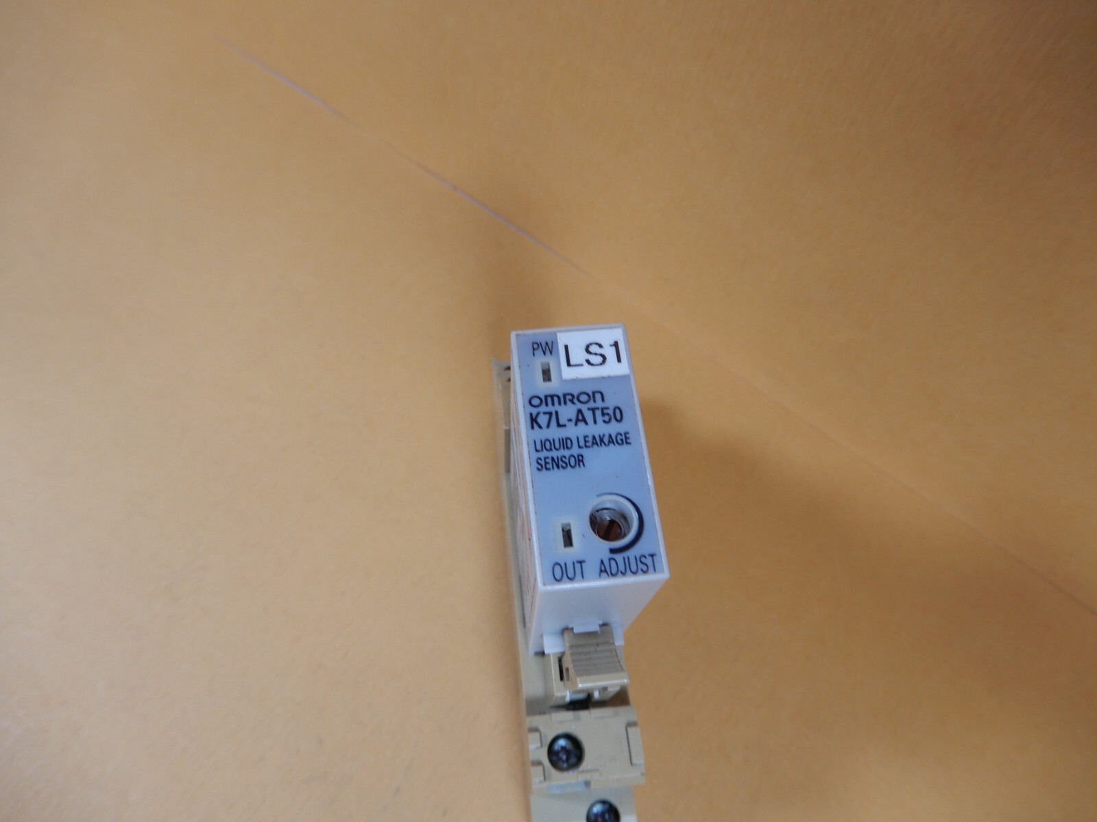 Omron K7L-AT50 Liquid Leakage Sensor 0-50MΩ Used Good Untested Condition Socket