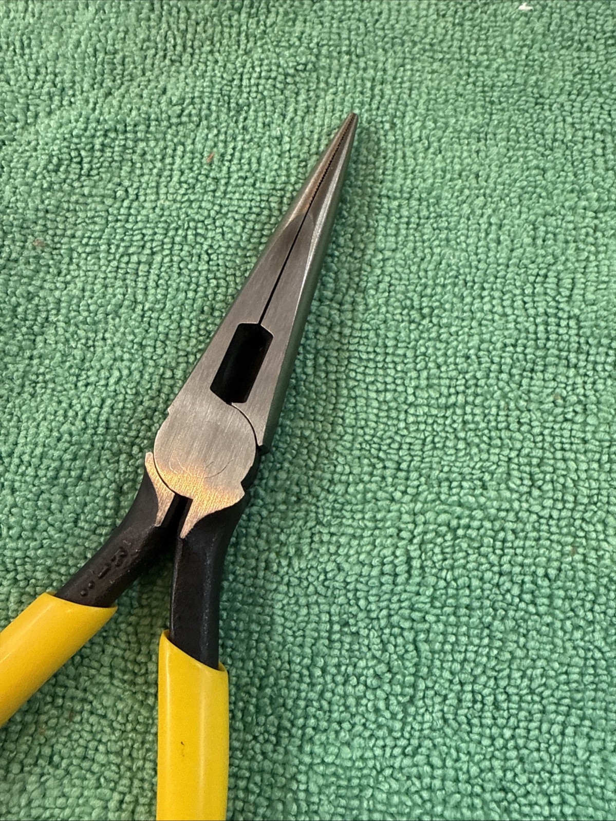 Klein Tools D203-7 Side-Cutting Long-Nose 7 Inch Pliers