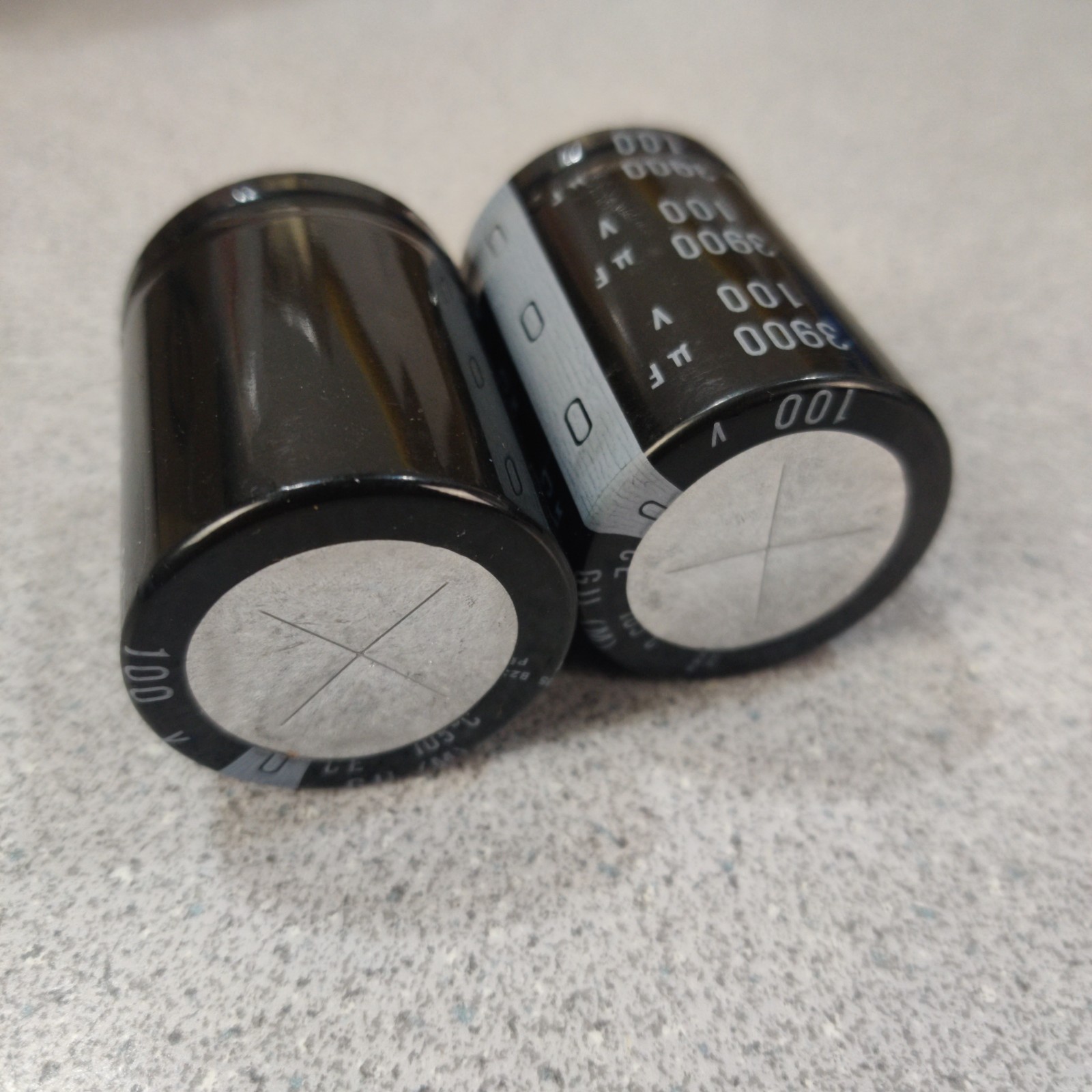 LOT OF 2 – 100V 3900uF 105C 46mm OEM Nichicon Snap In Electrolytic Capacitor