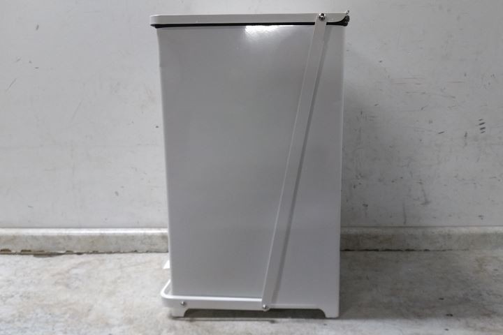 Rubbermaid Commercial Products FGST40EPLWH 25 Gal Container Cap White Step Can