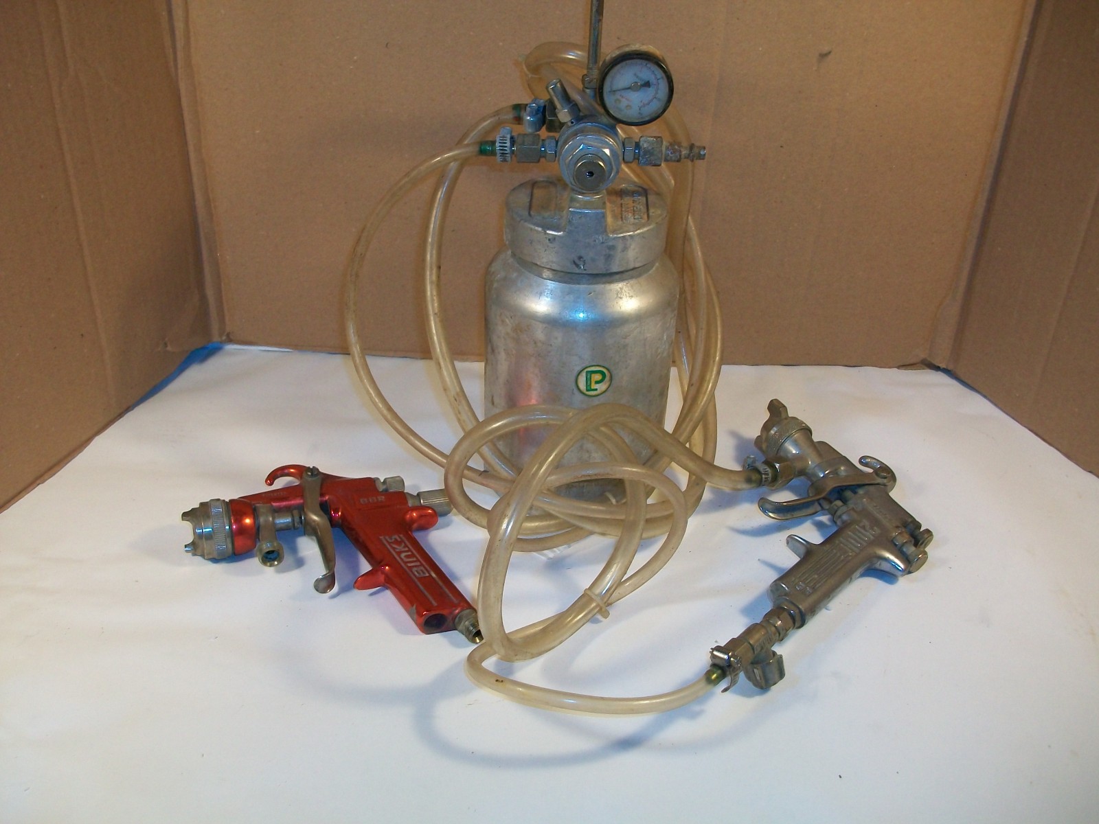 BINKS 2100 Spray Gun w/ Regulator & 2 Quart Pressure Pot & BBR Red Gun Untested