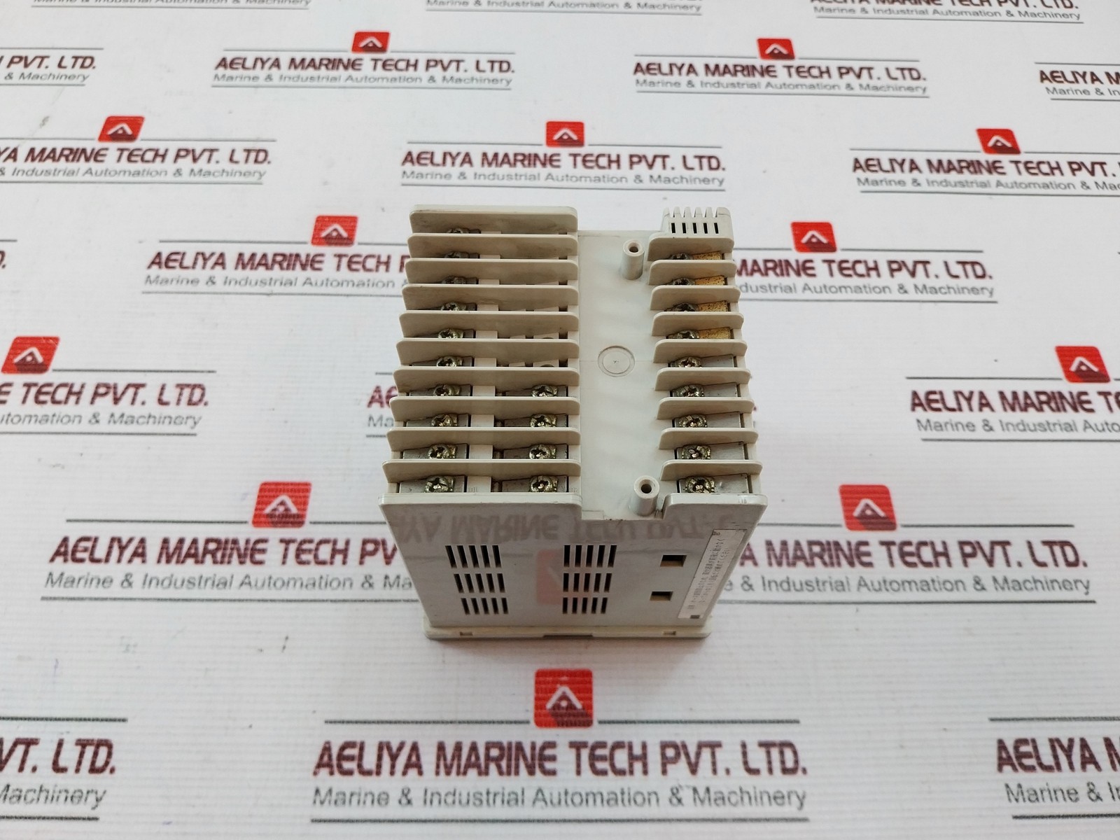 YAMATAKE C210DA00501 Digital Indicating Controller AC100-240V 50/60HZ