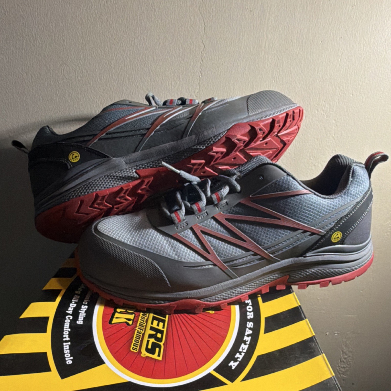 Skechers Mens Work Gray Red Comp Toe ESD Puncture Resistant Shoes Size 10.5