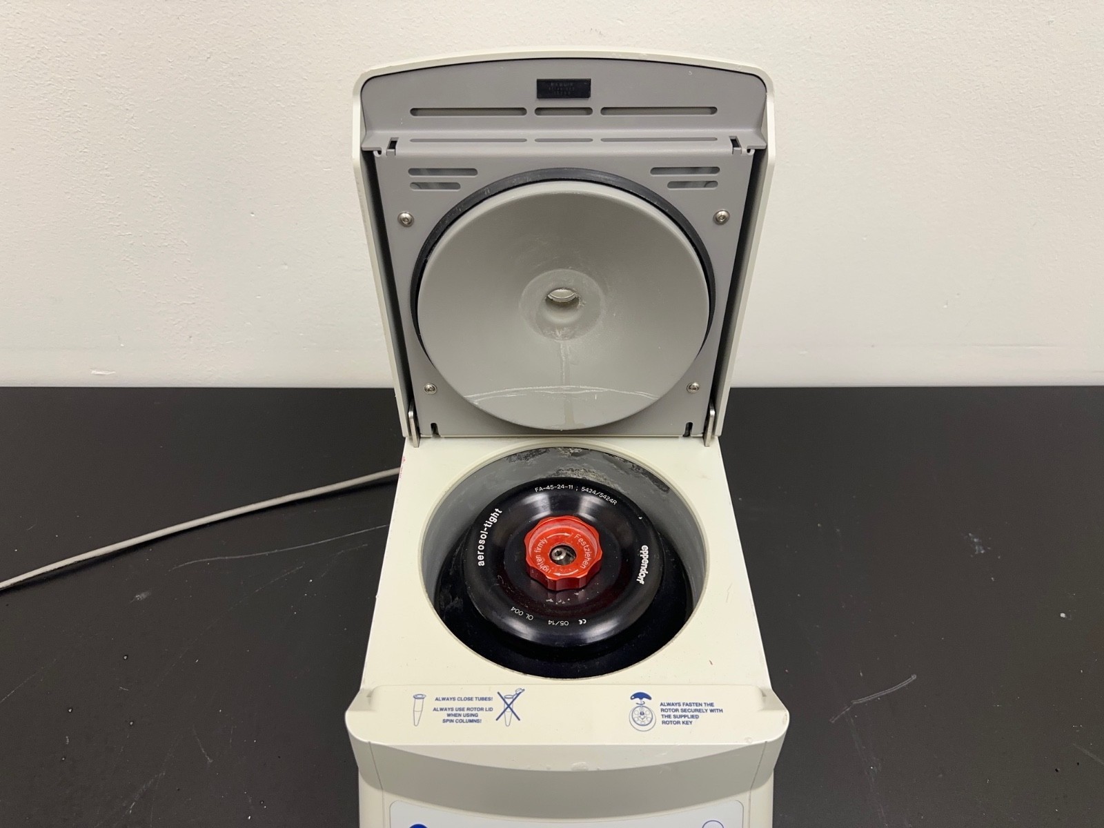 Eppendorf 5424 Benchtop Centrifuge w/FA-45-24-11 Rotor, 14680 RPM