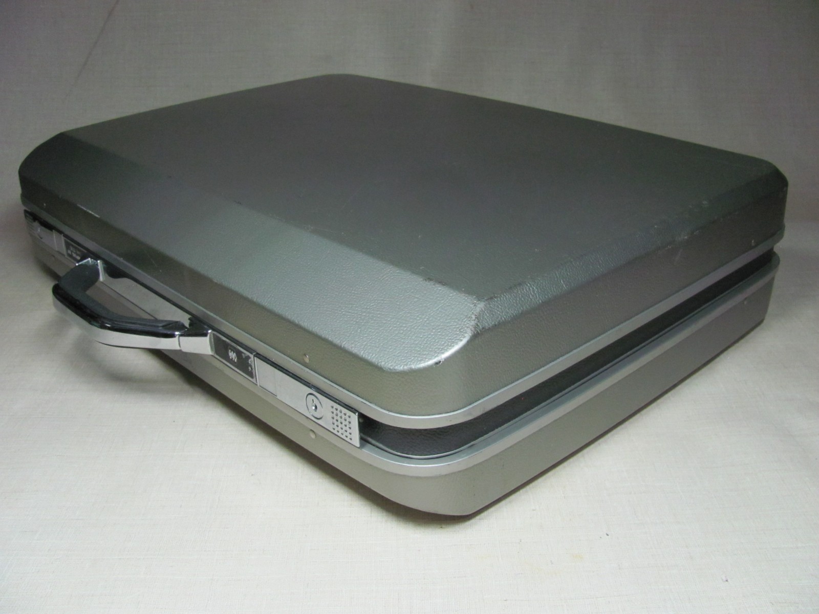 OLYMPUS HARD CARRYING CASE ONLY FOR OLYMPUS BF-1T10 GOOD CONDITION