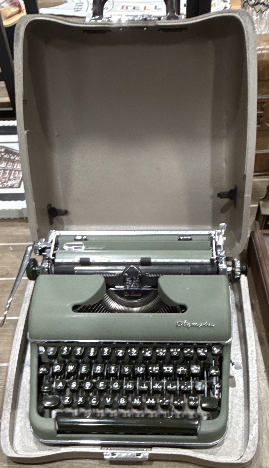 1955 Olympia SM3 Portable Typewriter Olive Green w/ Original Case West Germany