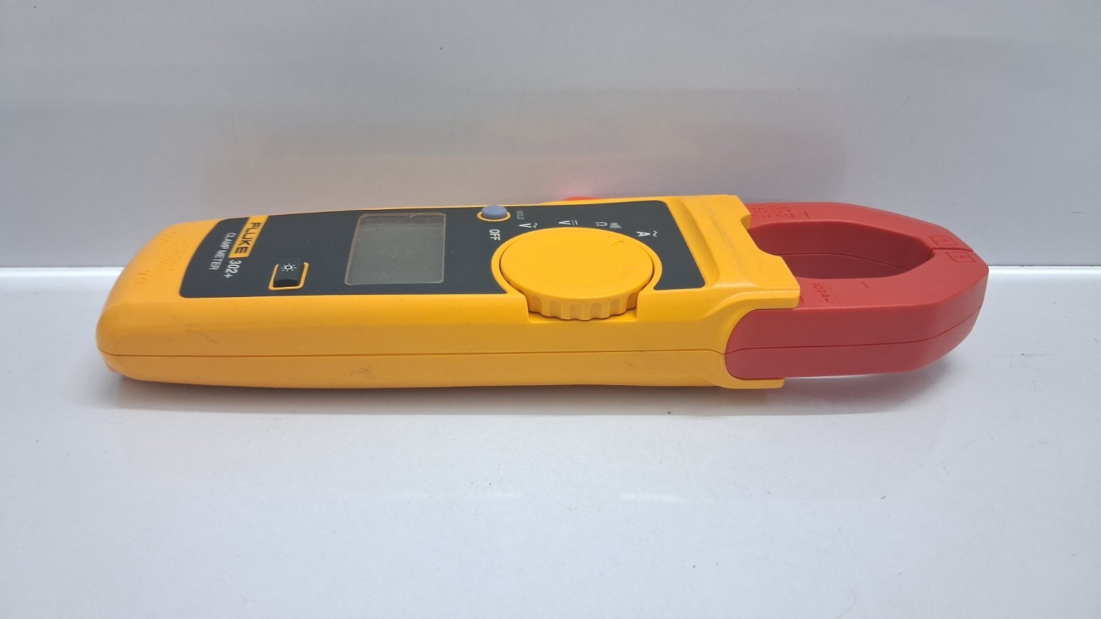 Fluke 302+ CAT III Digital Clamp Meter – FLUKE-302+
