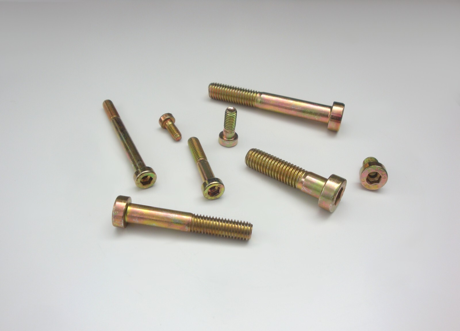 Flat Head Socket Cap Screws, Yellow Zinc Plated, M5-M10 Hex Socket DIN 6912