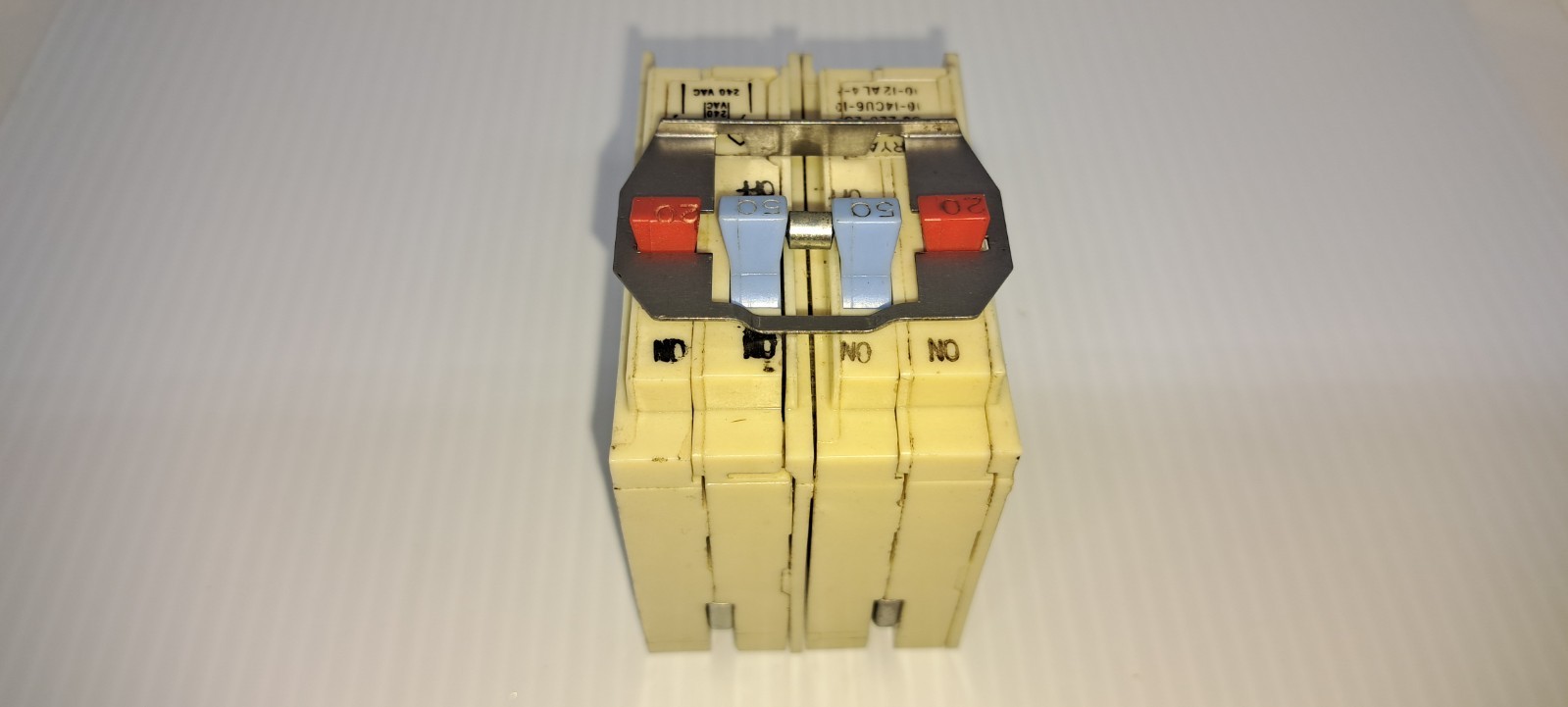 Bryant BQ220-250 4-Pole Quad Type BARD Circuit Breaker White BQ 220-250