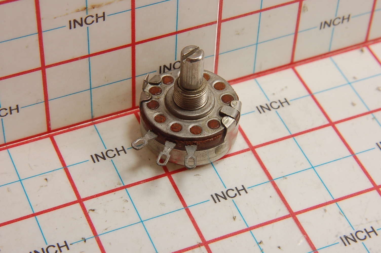 ALLEN BRADLEY – AB – 5840K95-P004 – Potentiometer. 100Meg Ohm 2W, New.