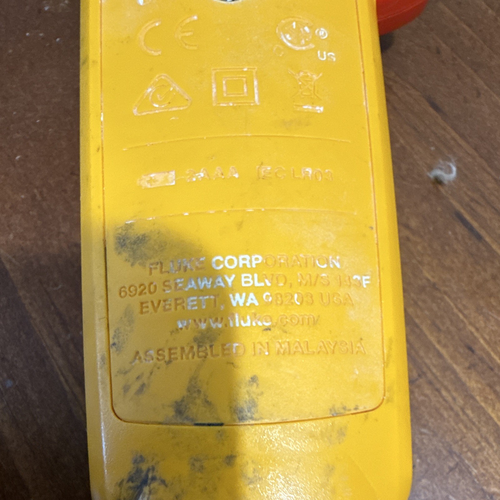 Fluke 323 True RMS Clamp Meter CAT III 400A 600V Digital w/ Test Leads