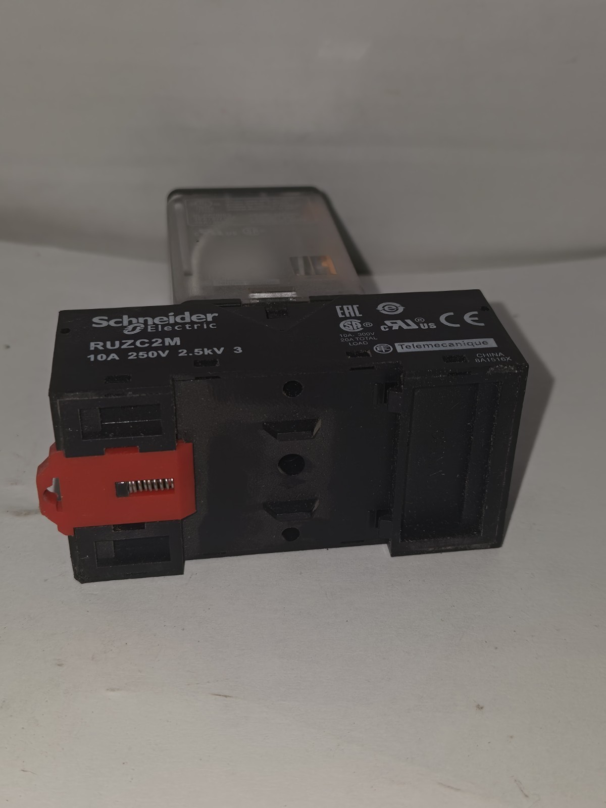 Schneider Electric RUMC21F7 Relay 120VAC 10A w/ RUZC2M Socket Base Telemecanique