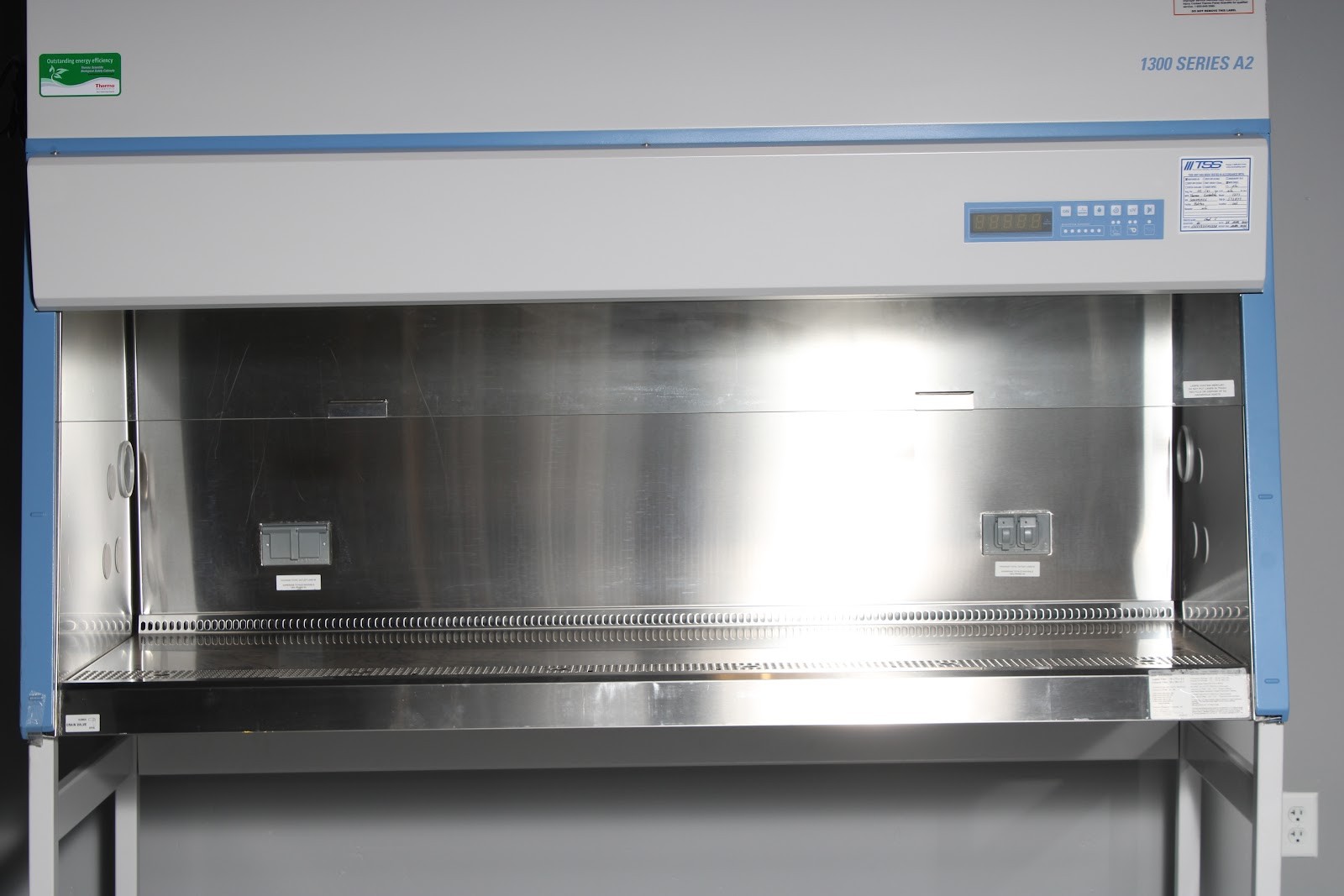 Thermo Scientific 1377 Class II Type A2 6′ Biological Safety Cabinet w/ Stand