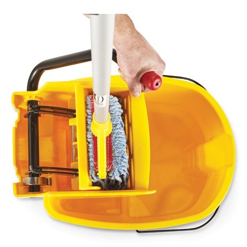 Rubbermaid WaveBrake 2.0 Bucket/Wringer Combo, Side-Press, 35qt, Yellow