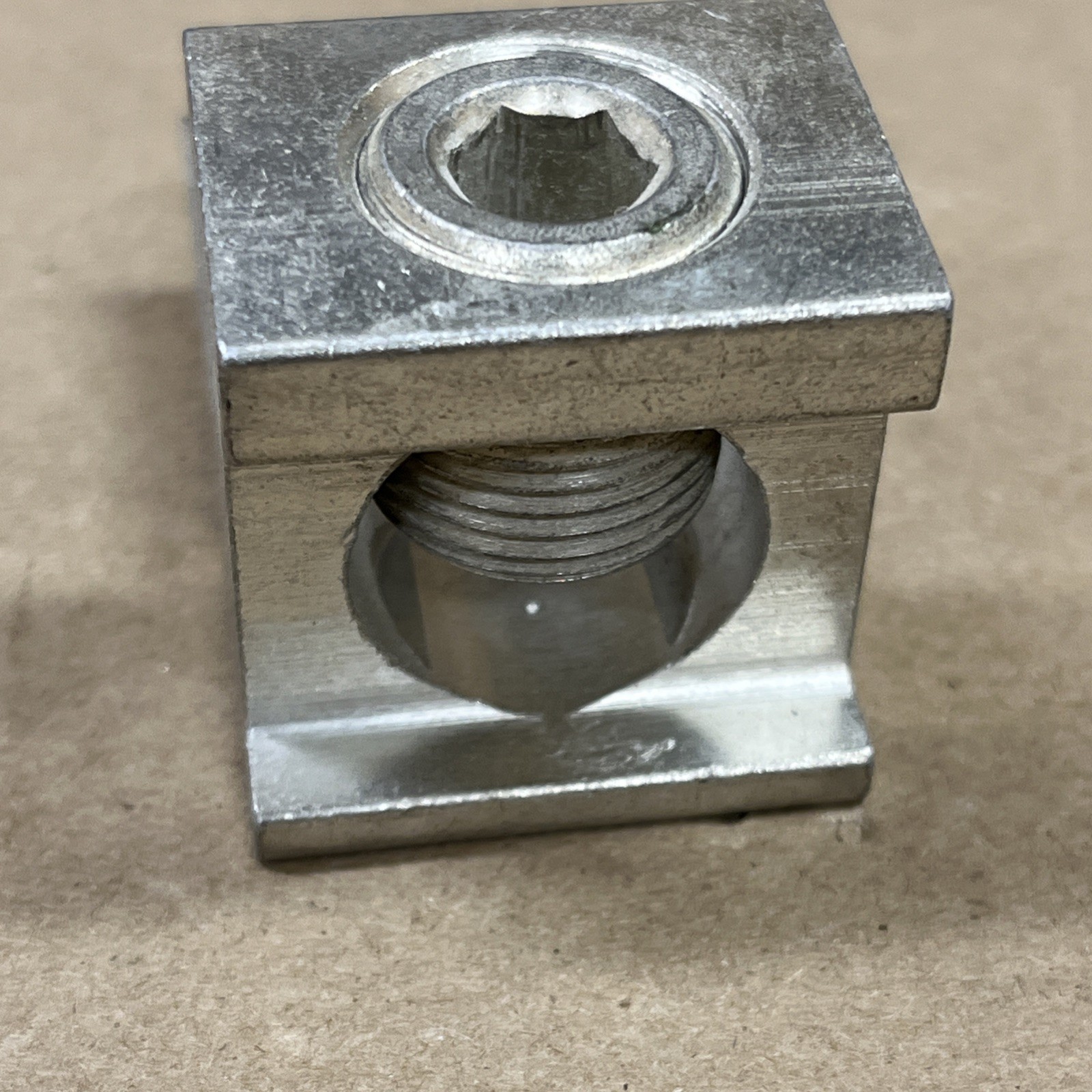 CMC AB500-1 Mechanical Aluminum Box Lug 500kcmil 1 Electric Conductor Cu9al