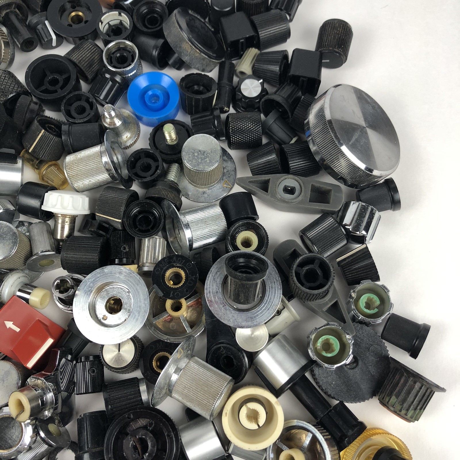 4lbs Lot of Electronics & Audio Knobs (Music Equipment, Hifi, Appliance)