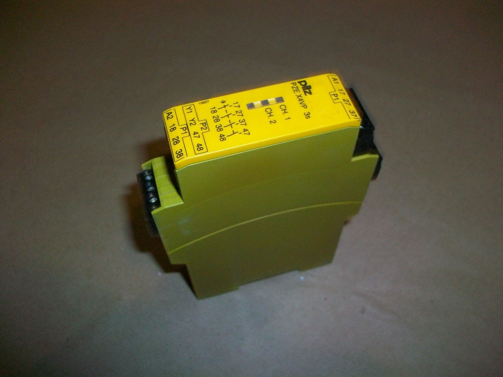 Pilz Safety Relay PZE X4VP 3/24VDC 4N/O USED