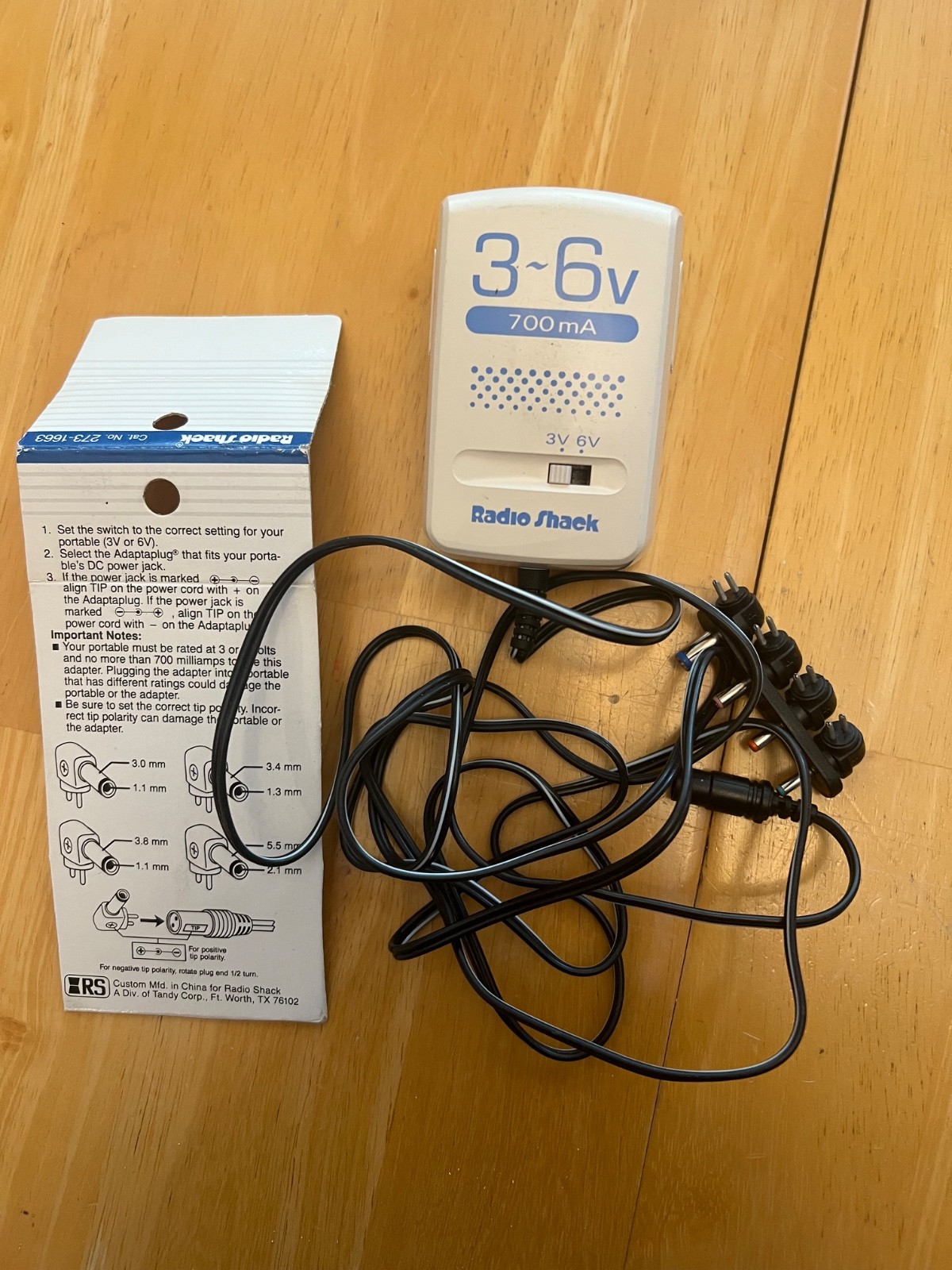 RADIO SHACK VOLTAGE REGULATOR 110 VOLT AC TO 3 OR 6 VOLT DC W/ VARIOUS ADAPTERS