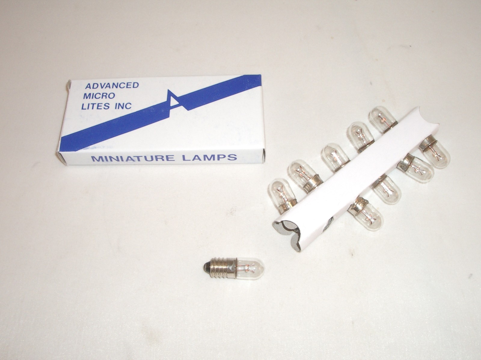 CED P-40 INDICATOR INCANDESCENT LAMP TYPE 40 6.3VDC BULB E10 SCREW BASE 10PCS