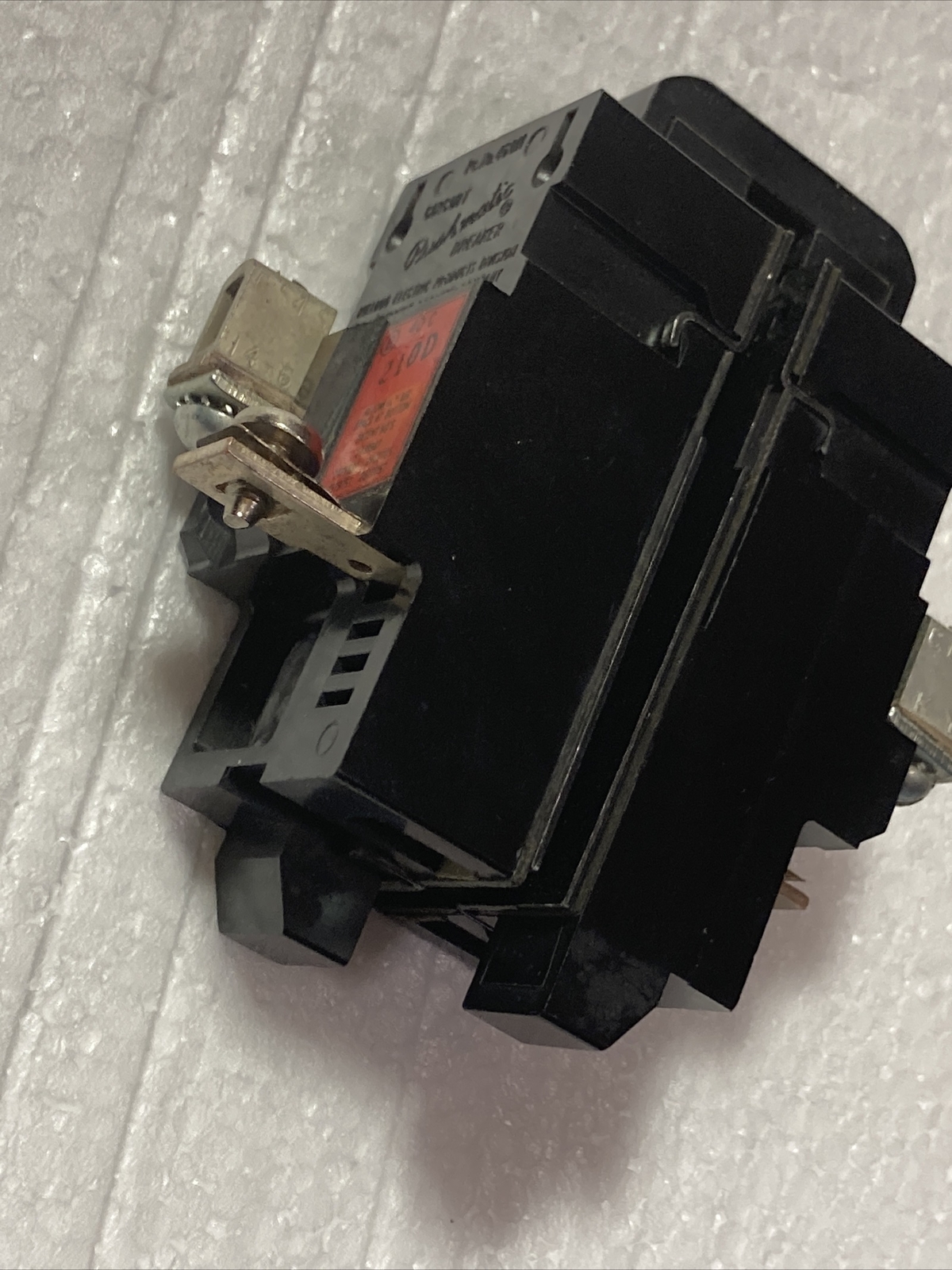 Bulldog P240, 40 Amp, 120-240 Volt, 2 Pole Pushmatic Circuit Breaker – Hump