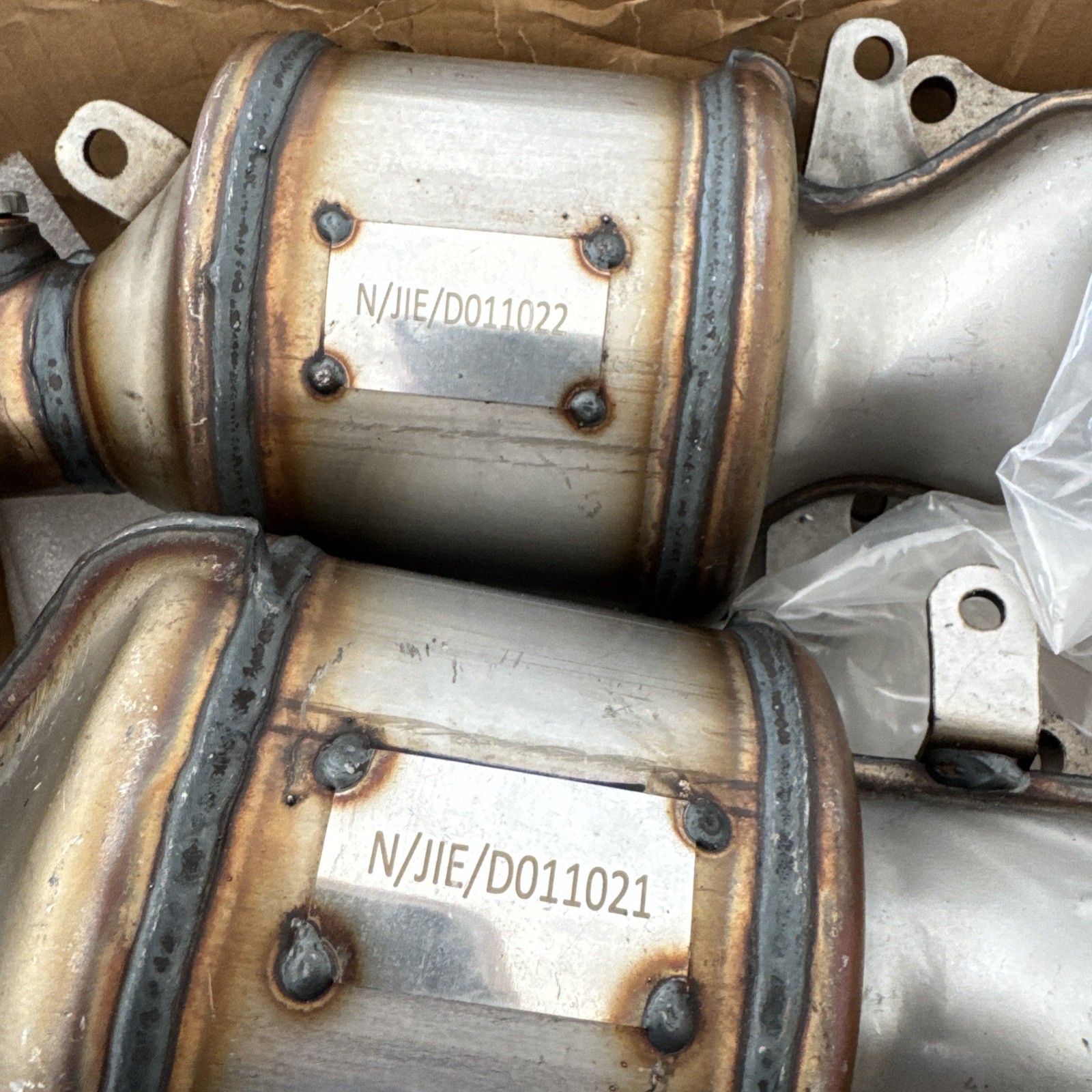 2 NEW SAROTIN N/JIE/D101036 N/JIE/D011022 CATALYTIC CONVERTERS new open box