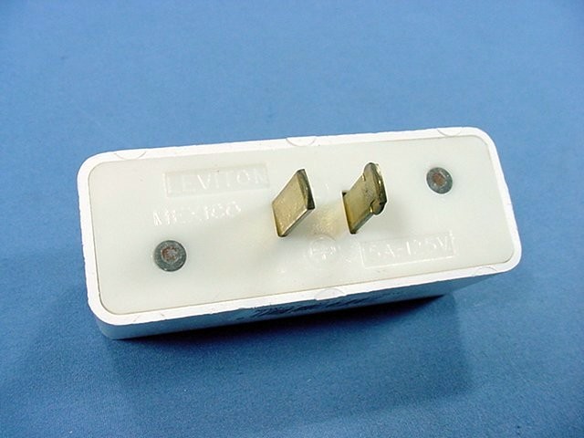 Leviton White Triple Tap Polarized Outlet Power Adapter NEMA 1-15R 15A 125V 63-W