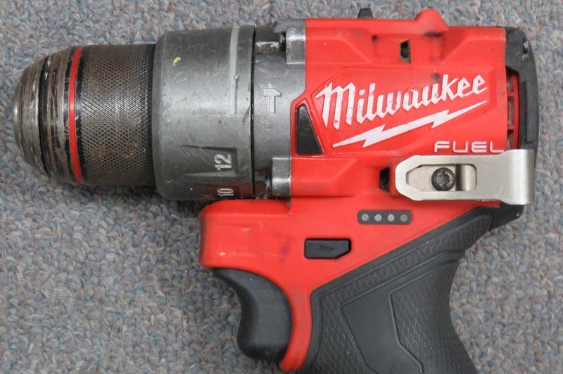 MILWAUKEE 3404-20 M12 1/2″ HAMMER DRILL W/ CP 2.0 AH BATTERY
