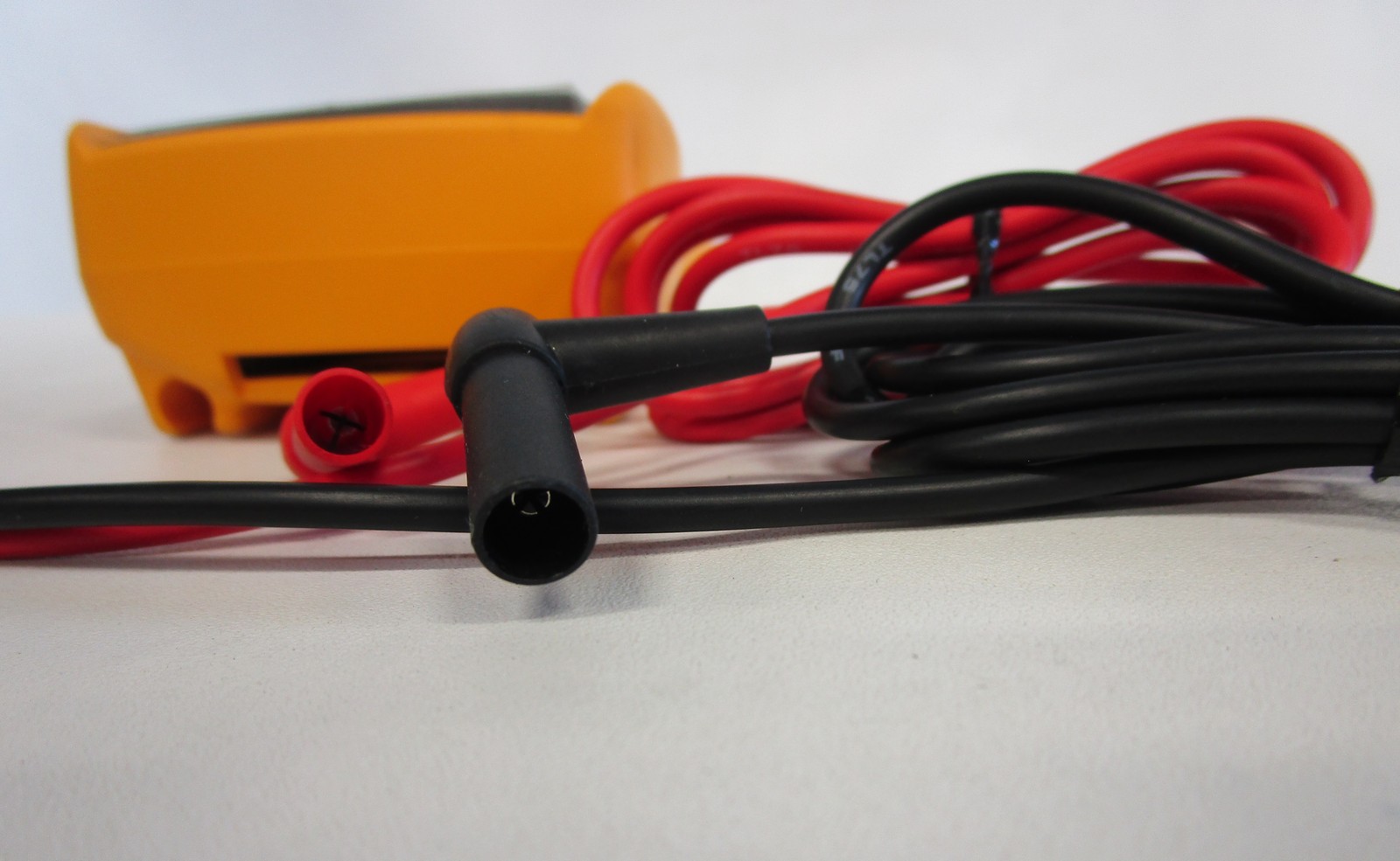 Fluke 115 True RMS Digital Multimeter with Leads