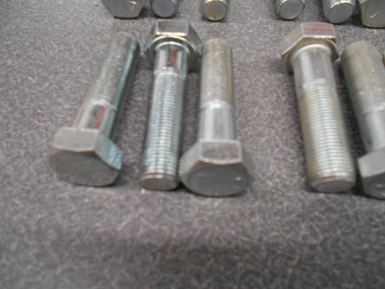 5/8″ x 2-1/2″ Bolt. (Quantity 12) Grade 5 Capscrew Hex Head Bolt. Fine #18. NOS
