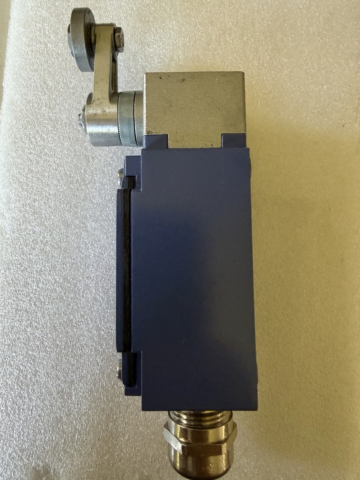 Telemecanique Sensors Xckj10513h7 Limit Switch, Roller Lever, Rotary, 1Nc/1No,