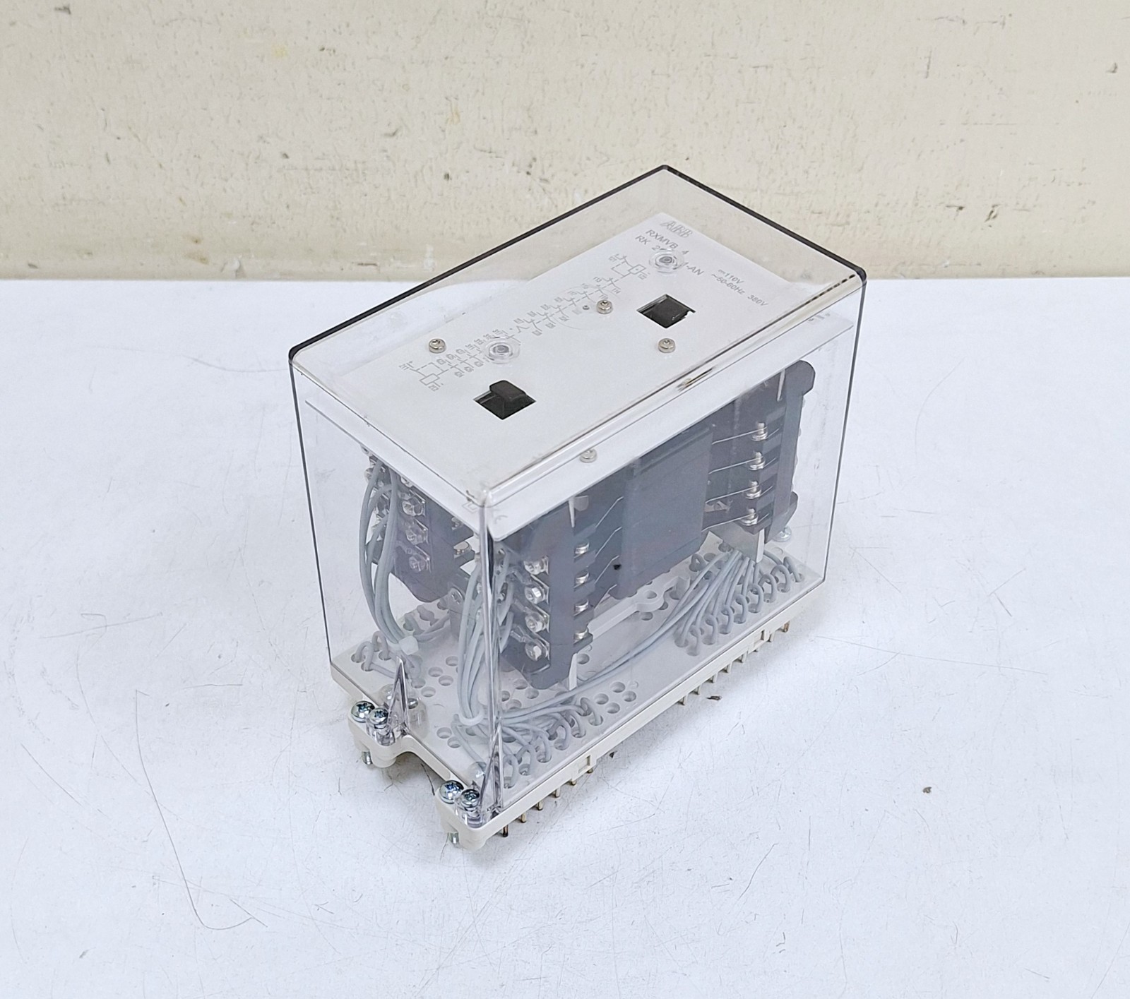 ABB RXMVB 4 / RK 251 401-AN Bistable Relay 110VAC 50-60Hz 380V